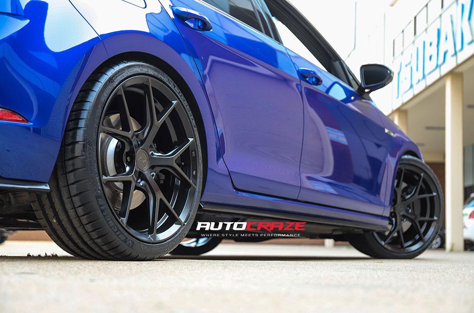 VOLKSWAGEN GOLF SF10 SATIN BLACK